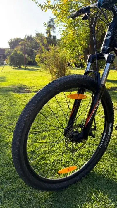 Bicicleta montaña Giant negra - miniatura 2