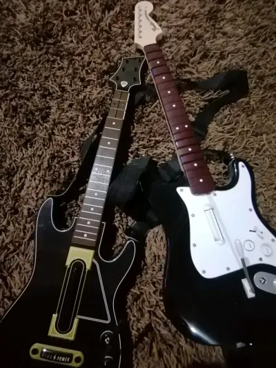 Guitarras de juego Rock Band - miniatura 1