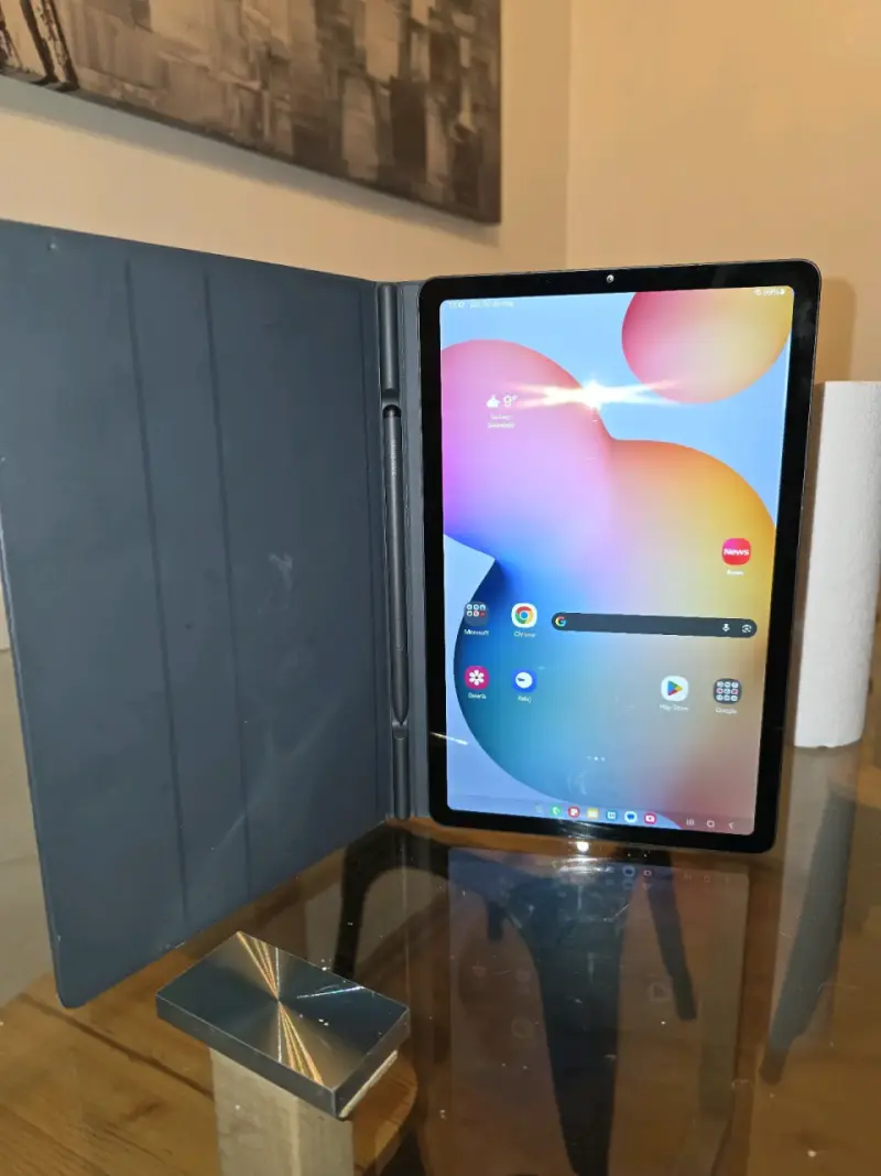 Tablet S6 Lite con funda azul y lapiz - 1