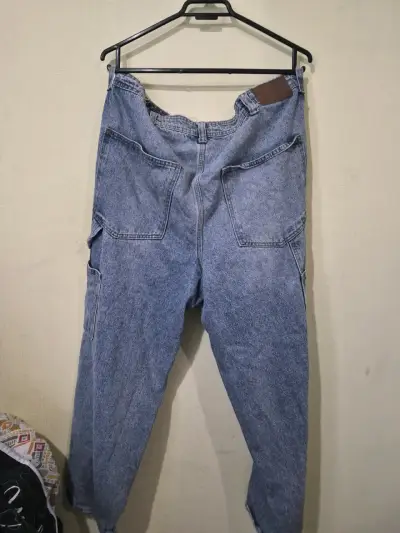 Jeans azules clásicos - miniatura 2