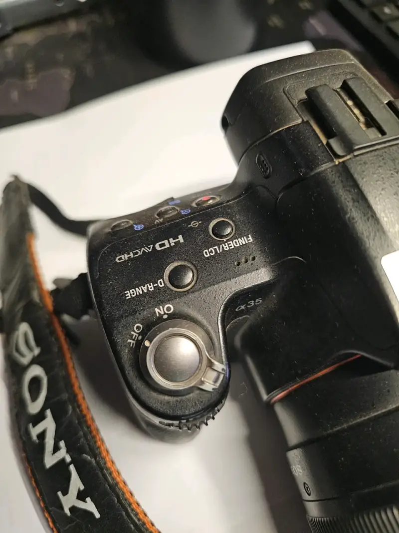 Cámara Sony Alpha 35 con 2 lentes originales - 2