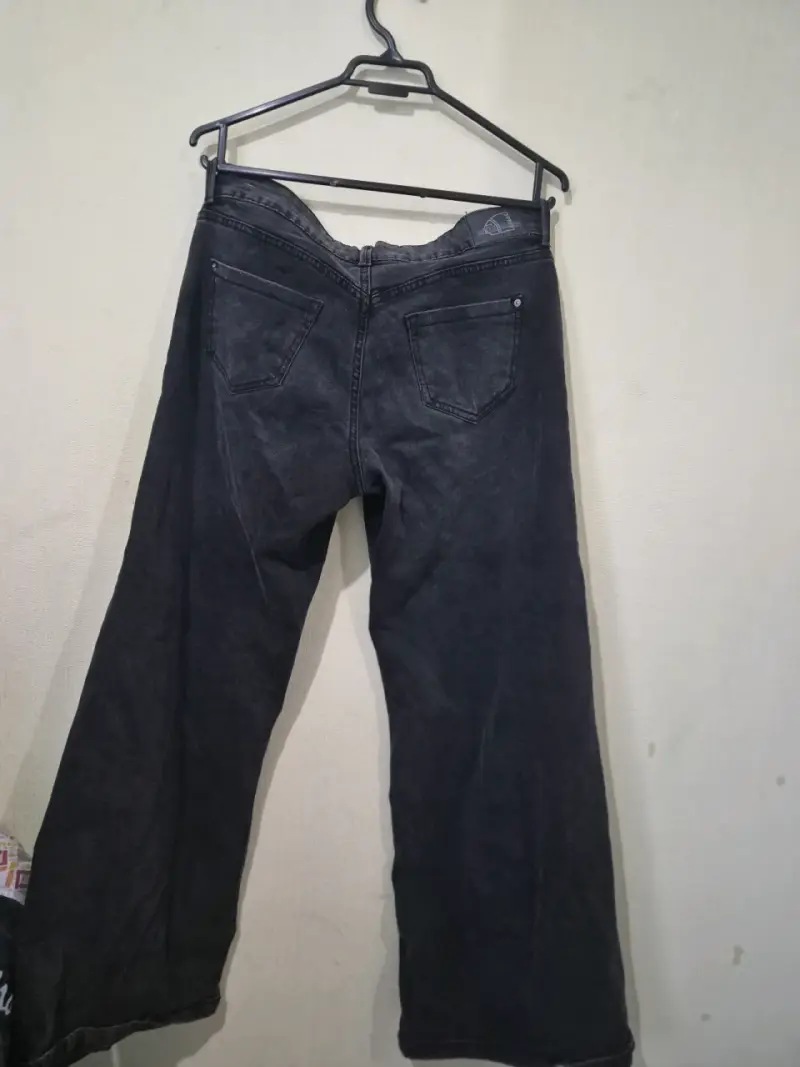 Jeans negros acampanados - 3