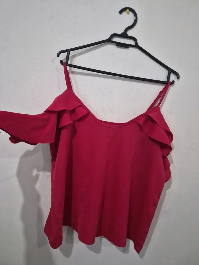 Blusa roja con volantes - 1