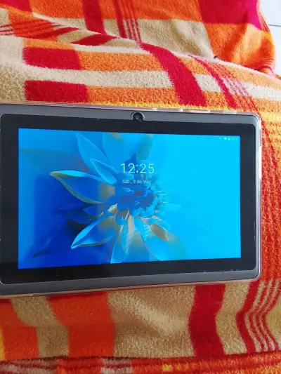 Tablet negra pantalla 7 pulgadas - miniatura 1