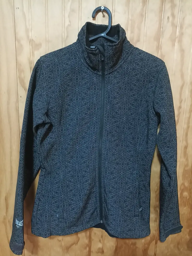 Chaqueta deportiva negra estampada - 1