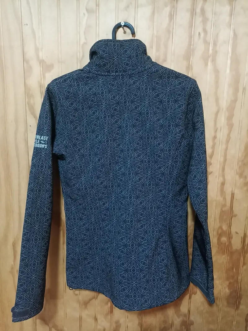 Chaqueta deportiva negra estampada - 2