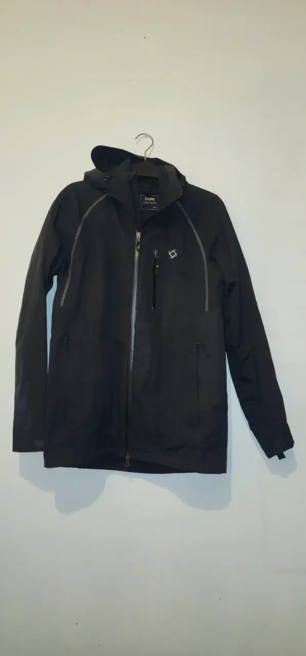 Chaqueta impermeable negra Doite