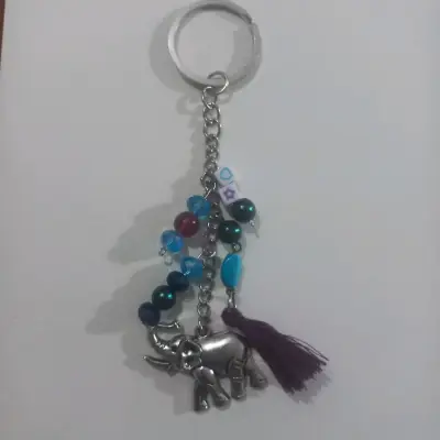 Llavero con elefante y cuentas - miniatura 1