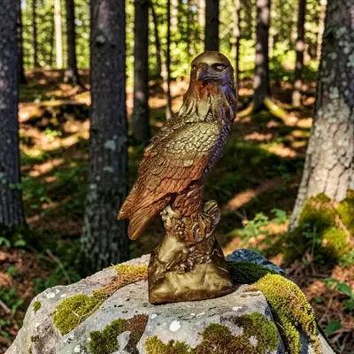 Escultura de águila de yeso - miniatura 1