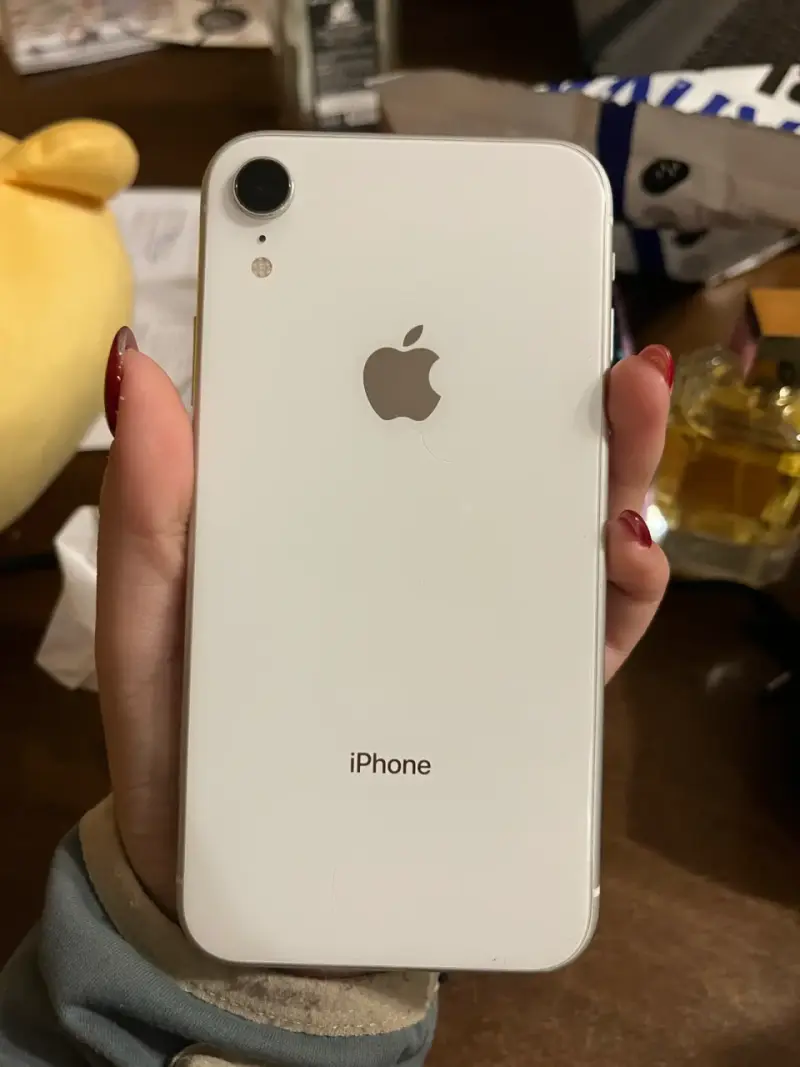 iPhone XR con batería al 100% - 5
