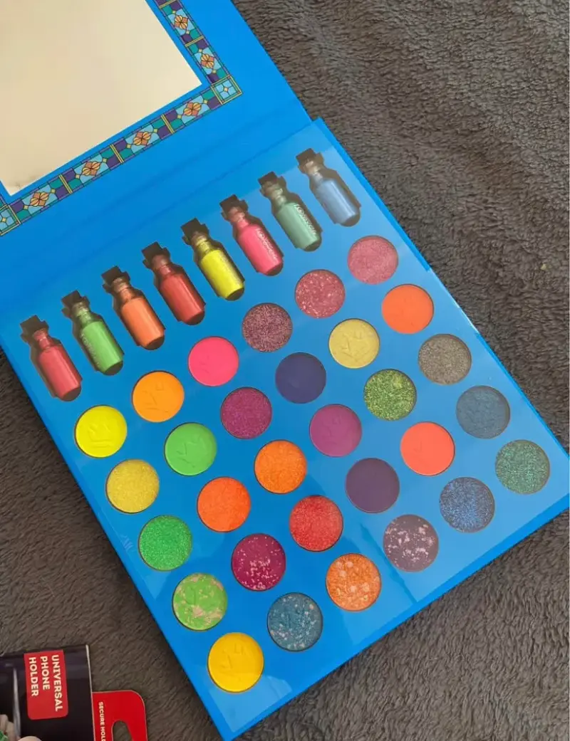 Lote de maquillaje, papelería, entre otros - 2
