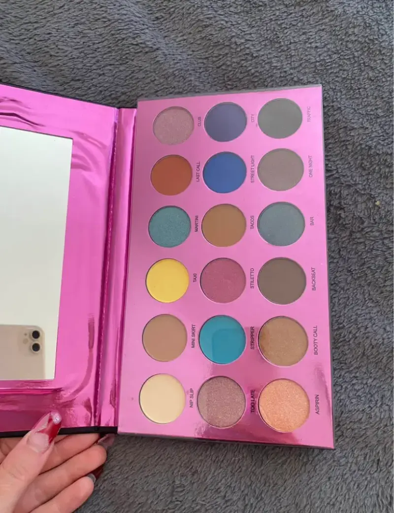 Lote de maquillaje, papelería, entre otros - 3