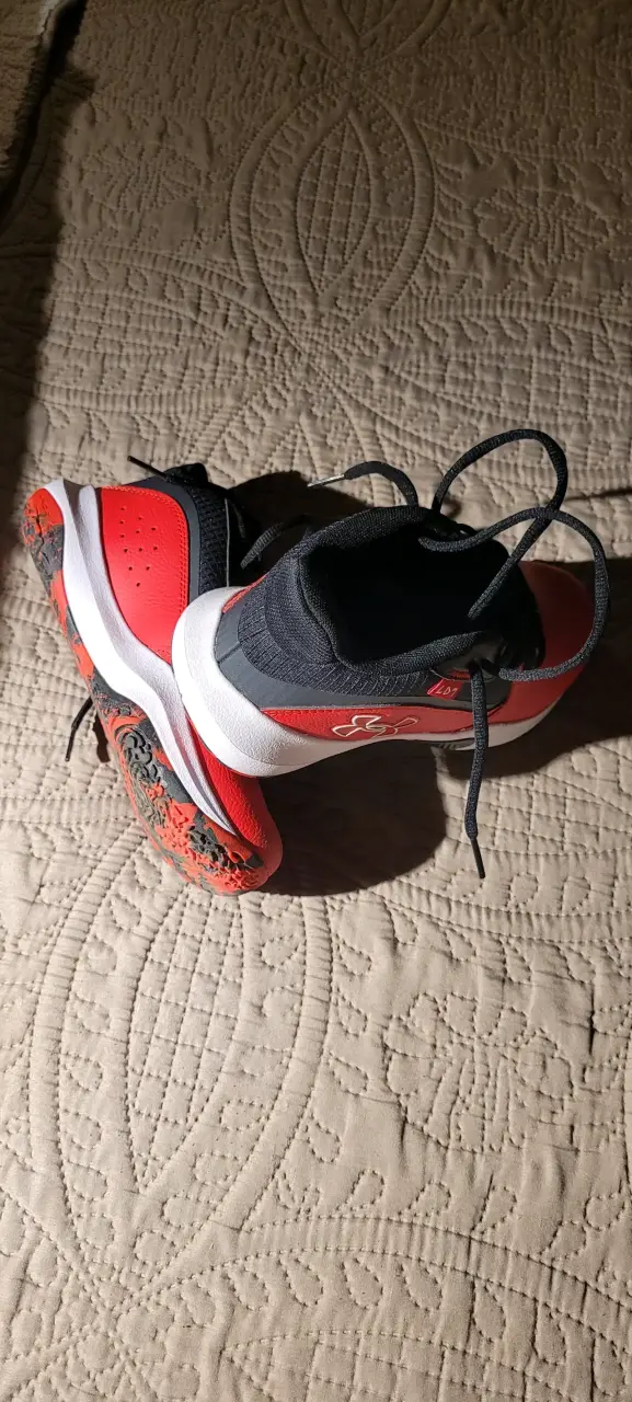 Zapatillas deportivas basquet rojas y negras - 3