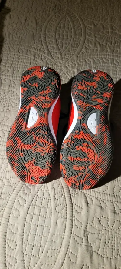 Zapatillas deportivas basquet rojas y negras - miniatura 5