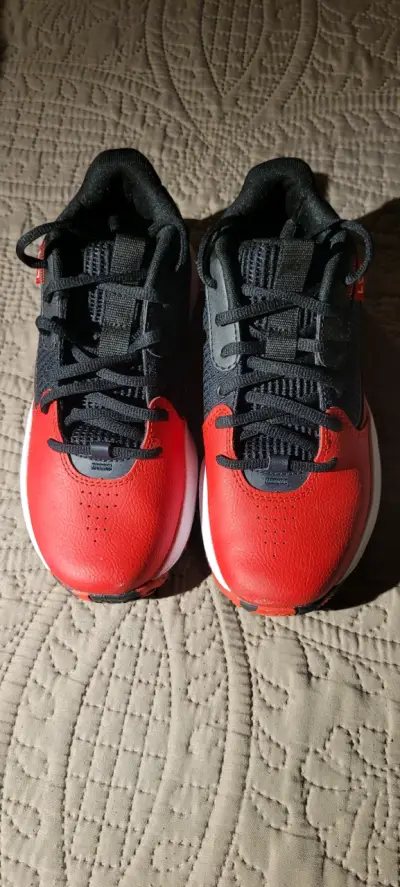 Zapatillas deportivas basquet rojas y negras - miniatura 6