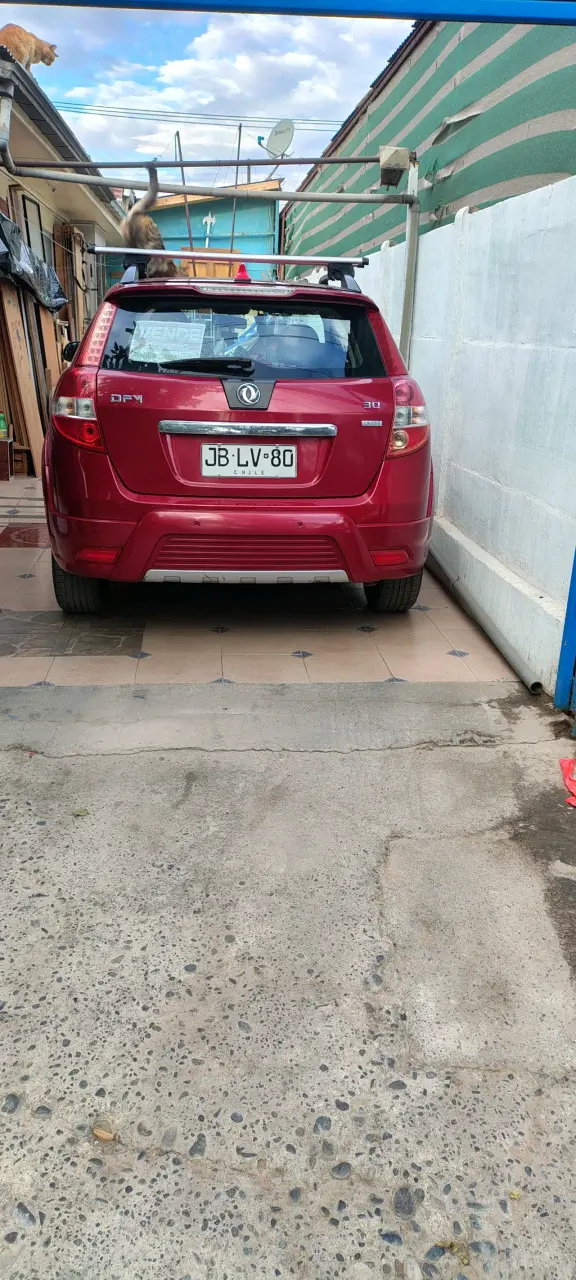 Auto SUV rojo DFm modelo h 30 Cross elegante - 1