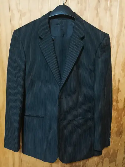 Traje masculino de rayas negras - miniatura 1
