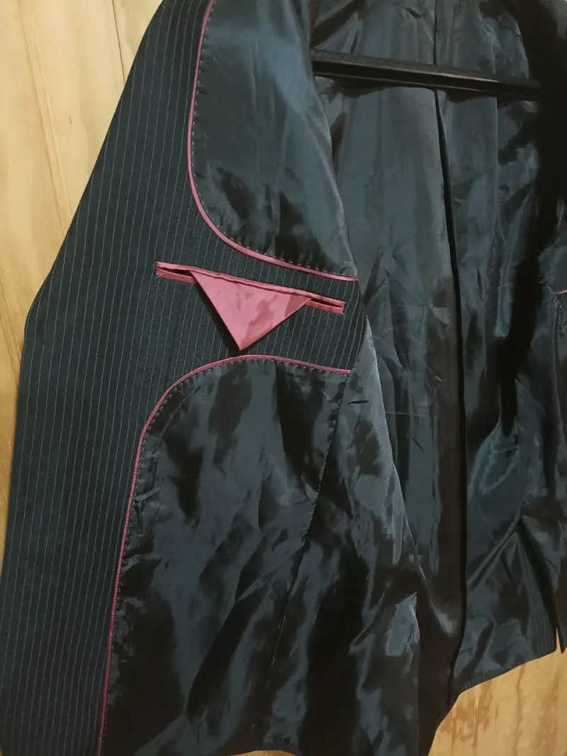 Traje masculino de rayas negras - 4
