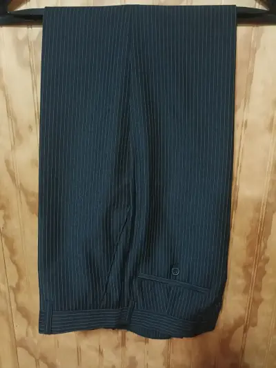 Traje masculino de rayas negras - miniatura 5