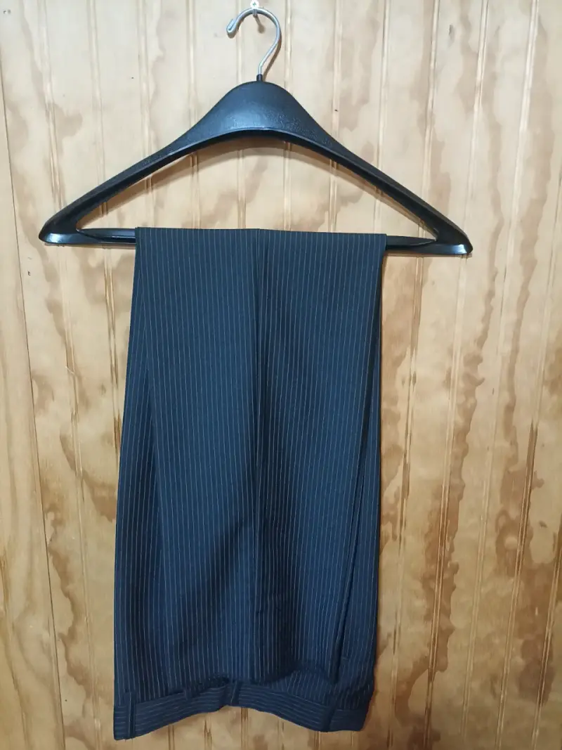 Traje masculino de rayas negras - 6