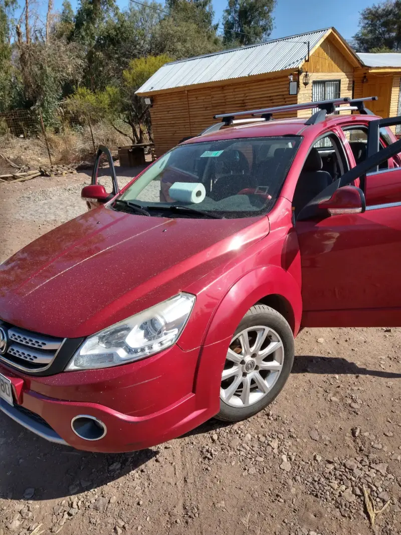 Auto SUV rojo DFm modelo h 30 Cross elegante - 4