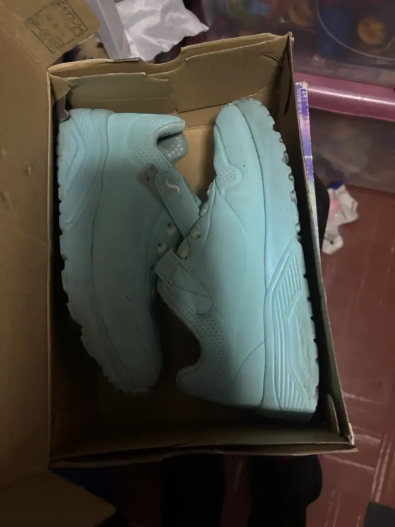 Zapatillas deportivas celestes