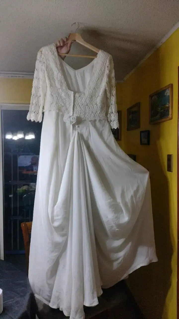 Vestido de Novia con encaje blanco superior - 4