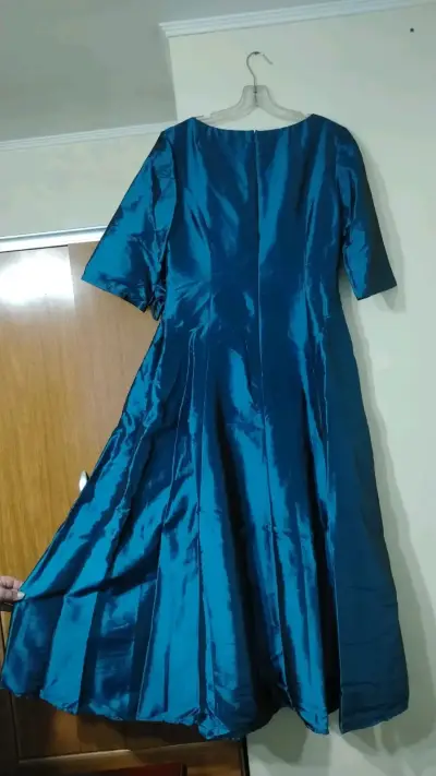 Vestido largo azul satinado Tornasol - miniatura 1