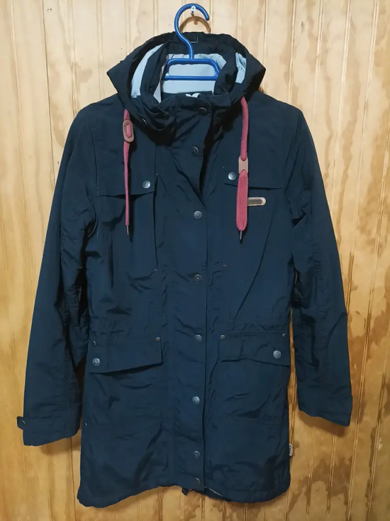 Parka negra con capucha - 1