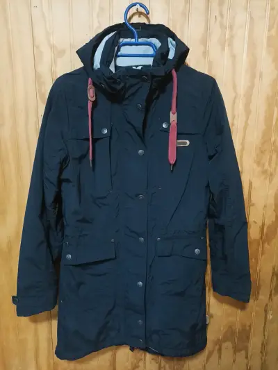 Parka negra con capucha - miniatura 1
