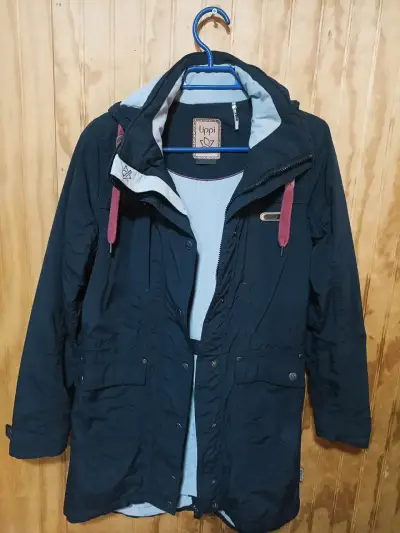 Parka negra con capucha - miniatura 3