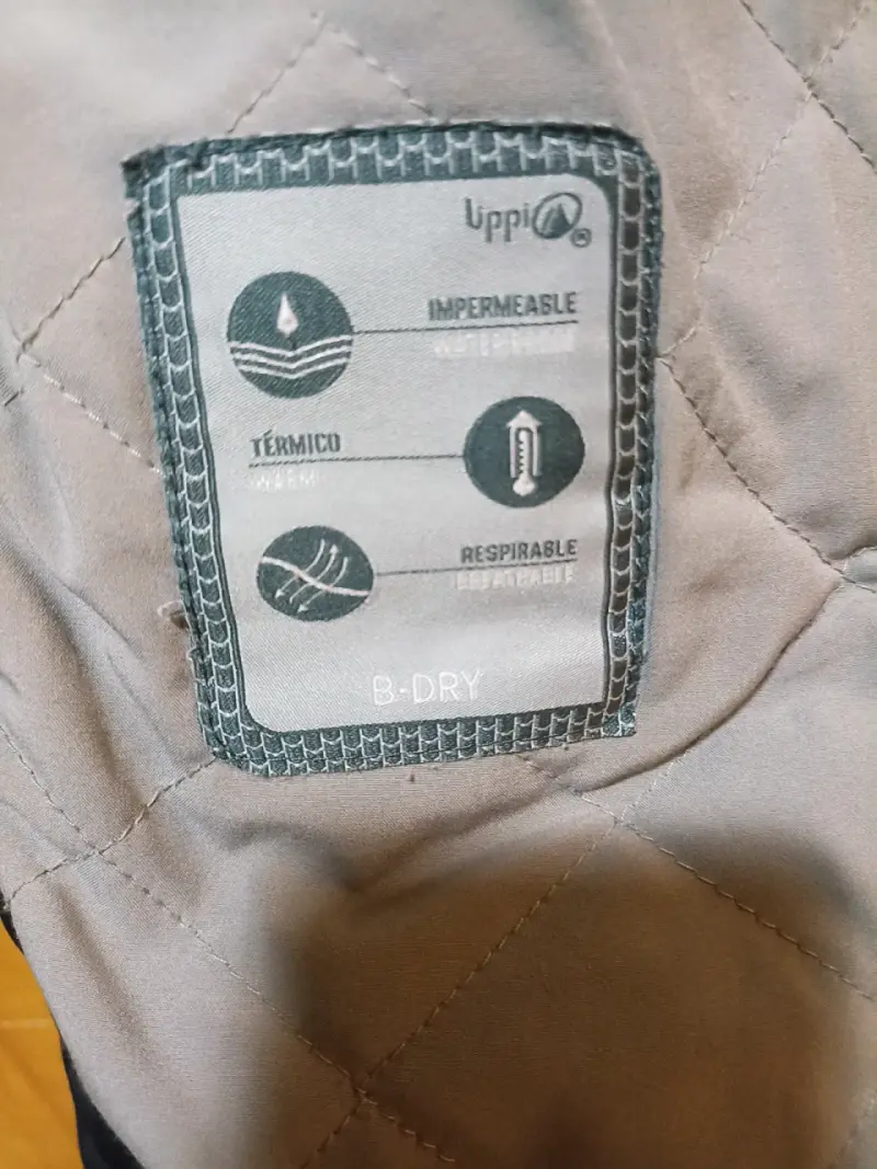 Parka negra con capucha - 5