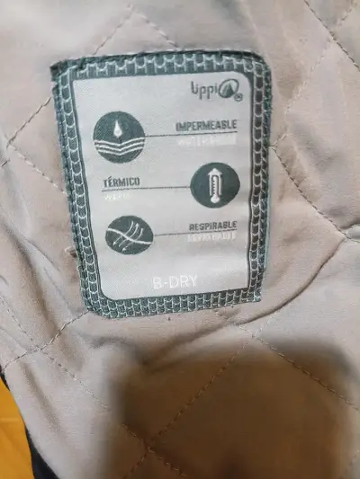 Parka negra con capucha - miniatura 5