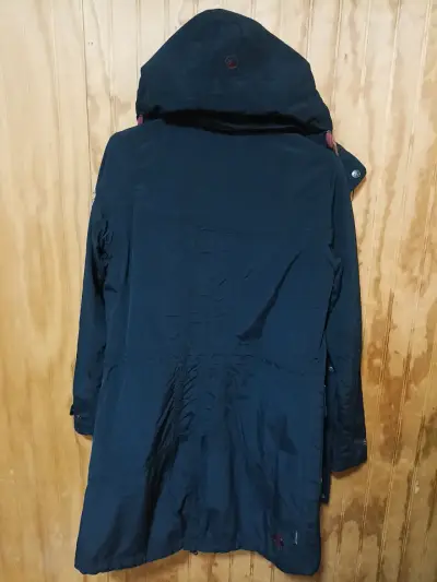 Parka negra con capucha - miniatura 6