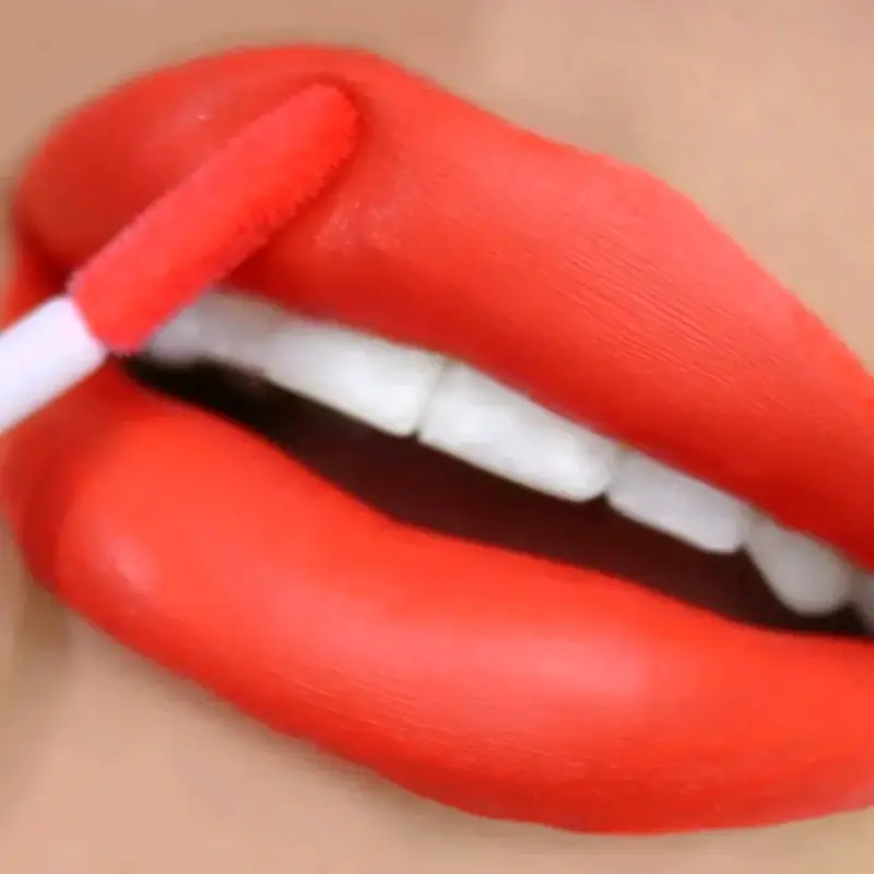 Labial líquido rojo Beauty Creations - 3
