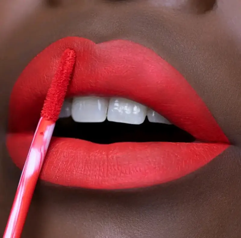 Labial líquido rojo Beauty Creations - 4
