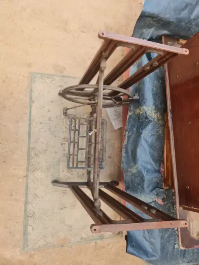 Base metálica para máquina de coser - miniatura 2