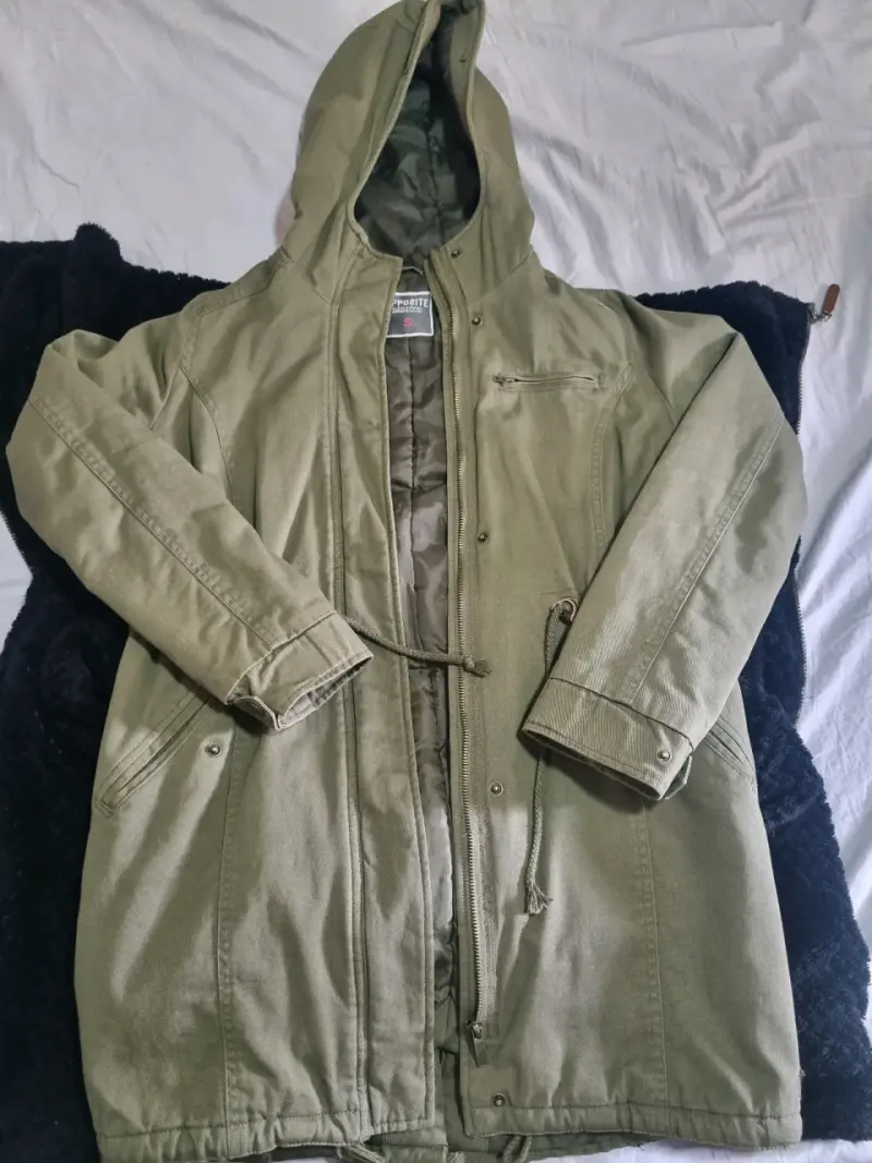 Parka verde con capucha - 1