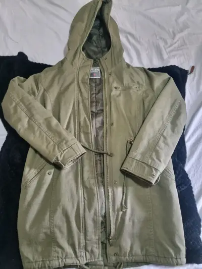 Parka verde con capucha - miniatura 1