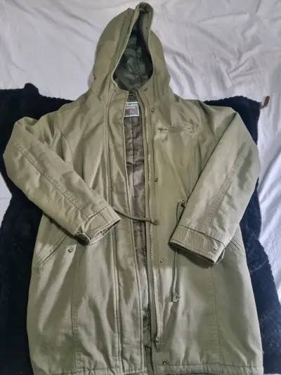 Parka verde con capucha - miniatura 2