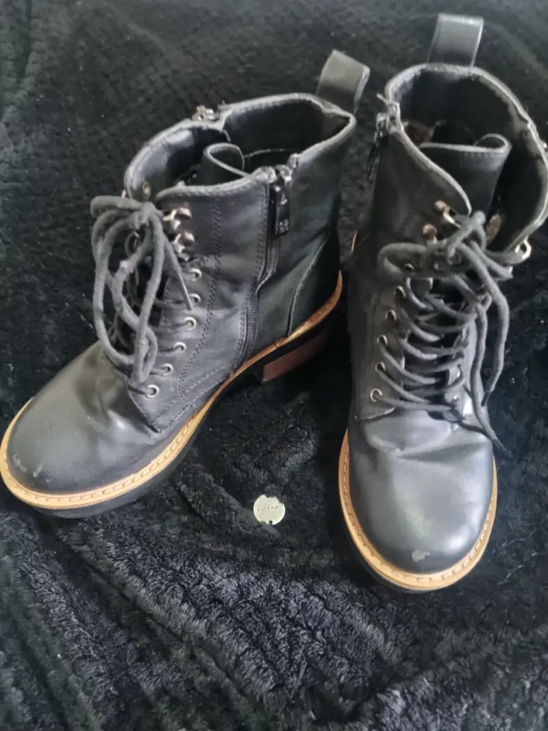 Bototos de cuero negros