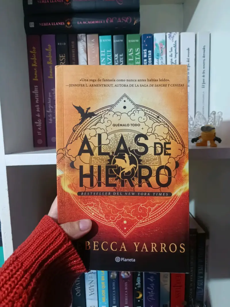 Libro 'Alas de Hierro' Rebecca Yarros - 1