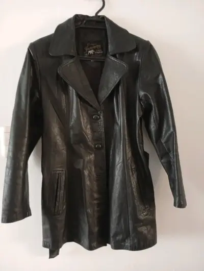 Abrigo de cuero negro para mujer - miniatura 1