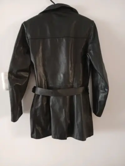 Abrigo de cuero negro para mujer - miniatura 3