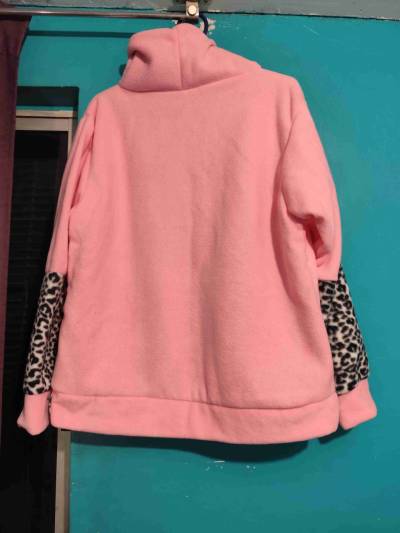 Polerón polar rosado con estampado animal print - miniatura 2