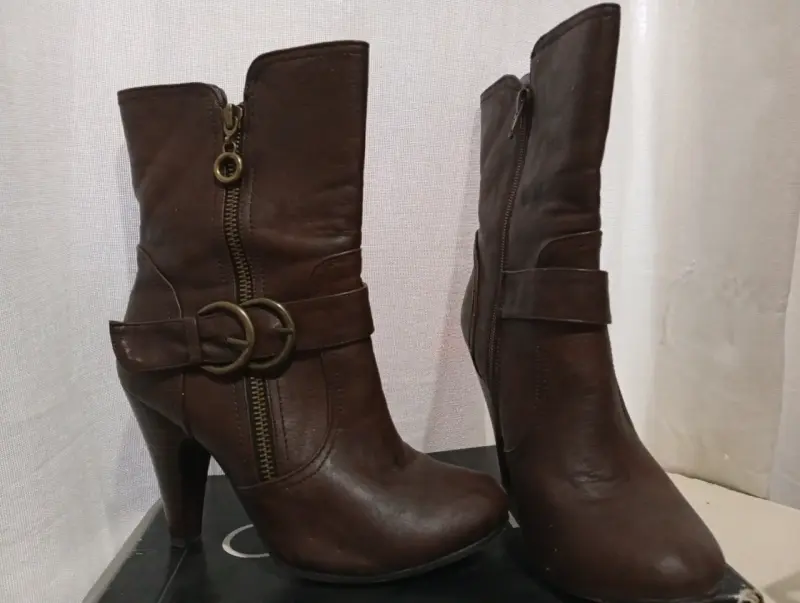 Botines de cuero marrón con tacón - 1