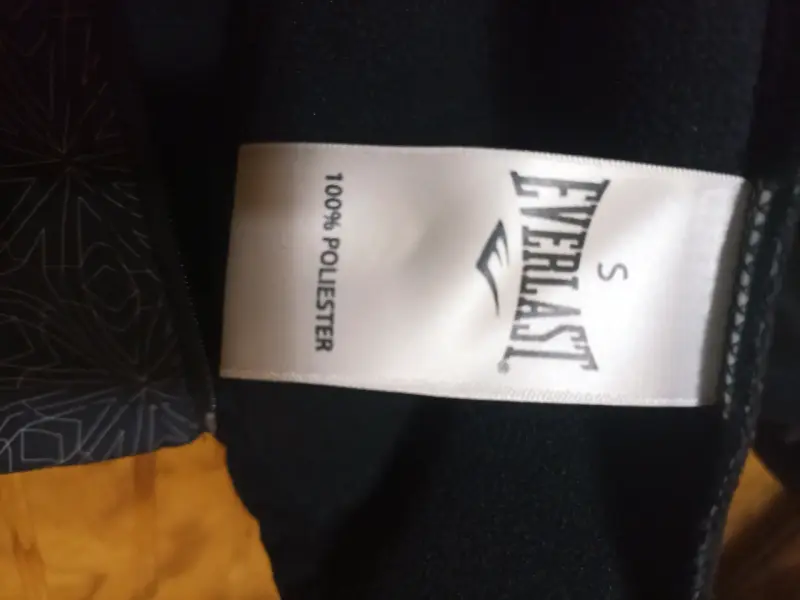 Chaqueta deportiva negra con estampado - 4