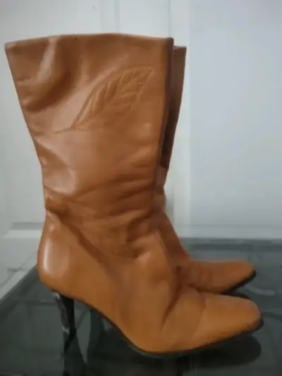 Botas de cuero marrón con tacón - miniatura 1