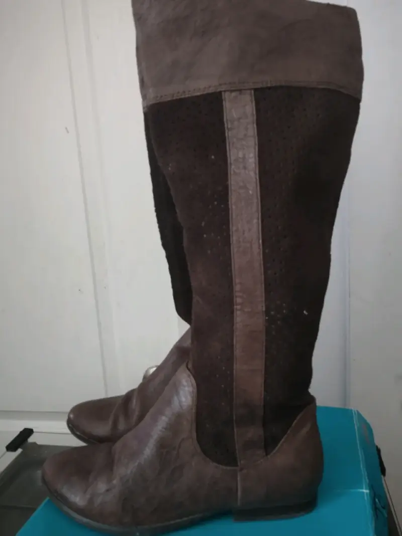 Botas de cuero marrón con tacón - 3