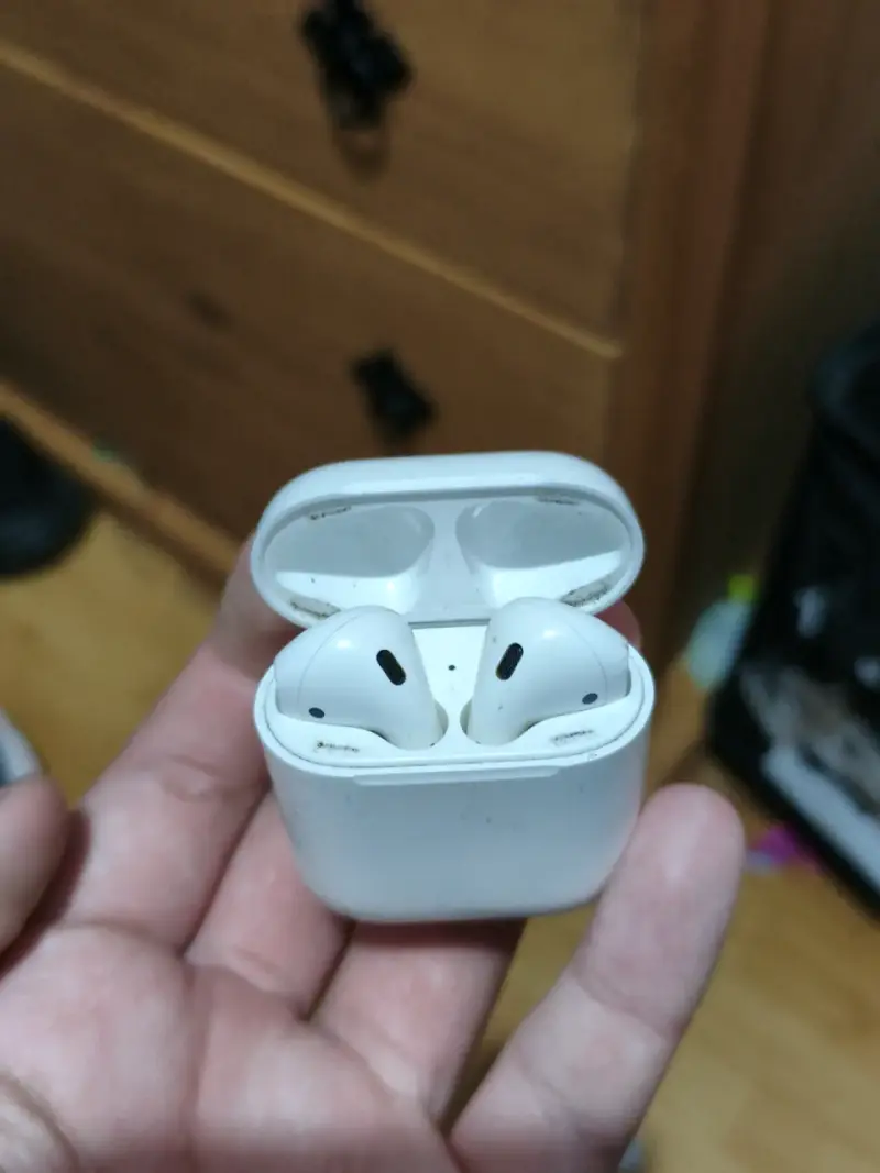 Airpods originales + cargador - 2